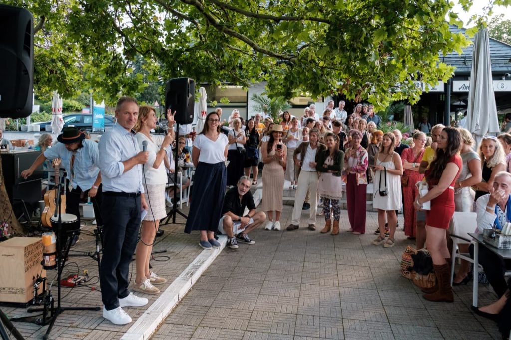 Friends for a better World